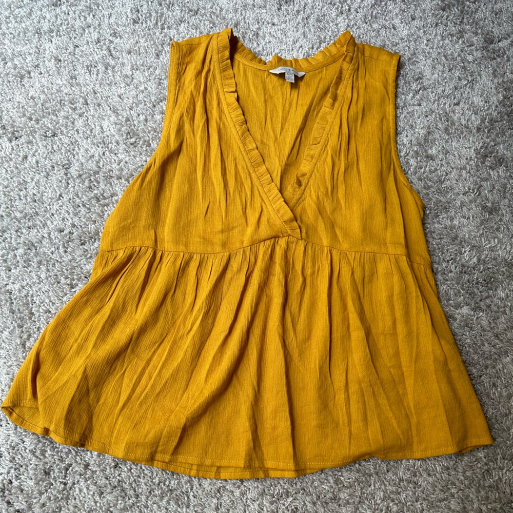 Lucky Brand yellow sleeveless blouse. Size medium.